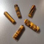 Kleine Türme in Tigerauge